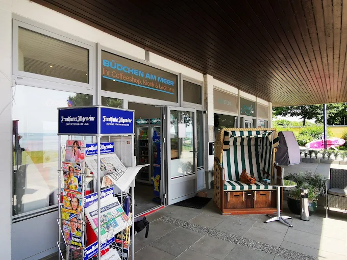 Buedchen-blick-zum-eingang